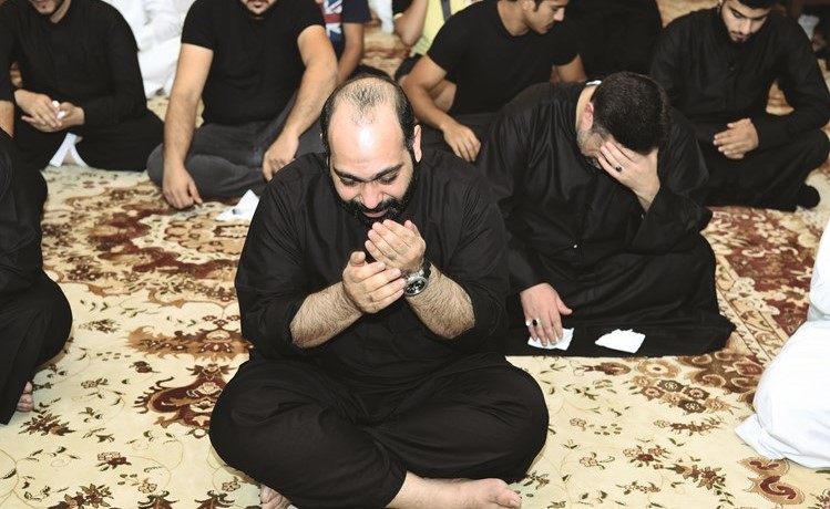 خشوع ودعاء في حسينية أم البنين	 (أحمد علي)﻿