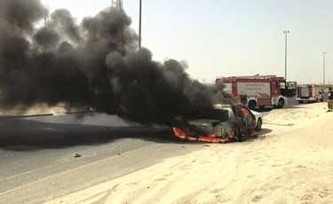 ﻿المركبة التي احترقت على طريق السالمي قبل اخماد النيران﻿