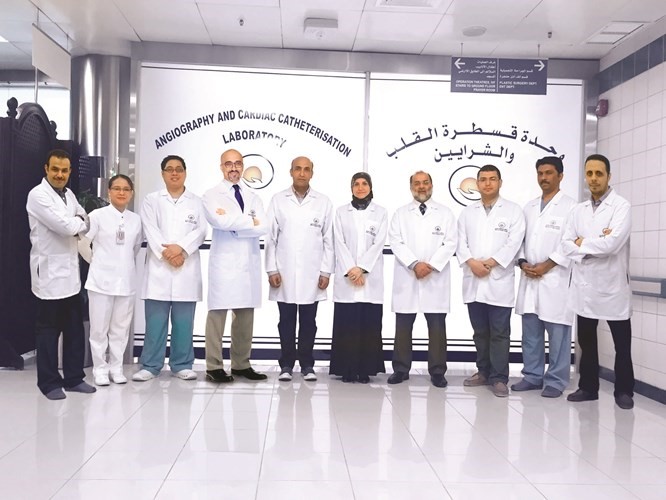 عدد من أطباء وفريق دار الشفاء﻿