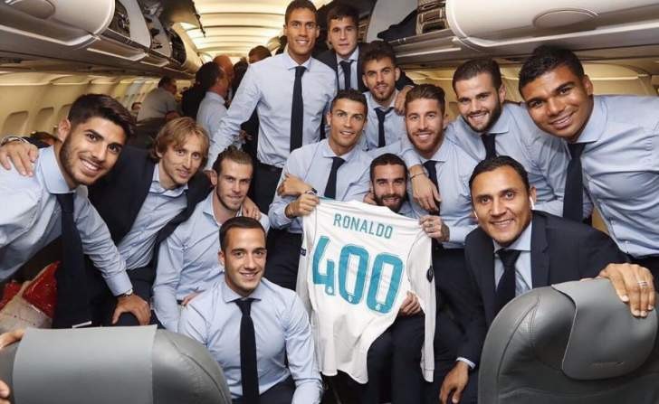 رونالدو مع زملائه والـ 400 مباراة.. ويطالب بنفس الراتب الذي يتقاضاه "ميسي"