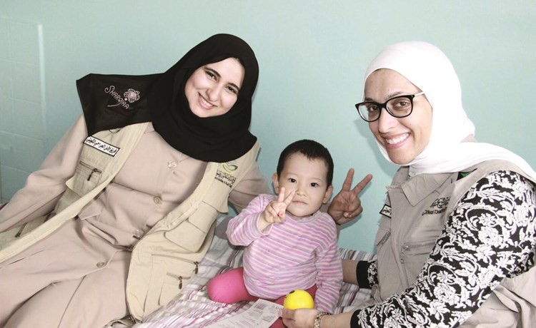 د.مريم مدوة ود.أبرار العنزي ضمن الفريق الطبي﻿