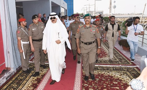 الشيخ محمد الخالد أثناء وصوله وفي استقباله الفريق الركن محمد الخضر	(أحمد علي)﻿