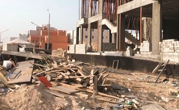 إزالة 31 إعلاناً مخالفاً بالقرين