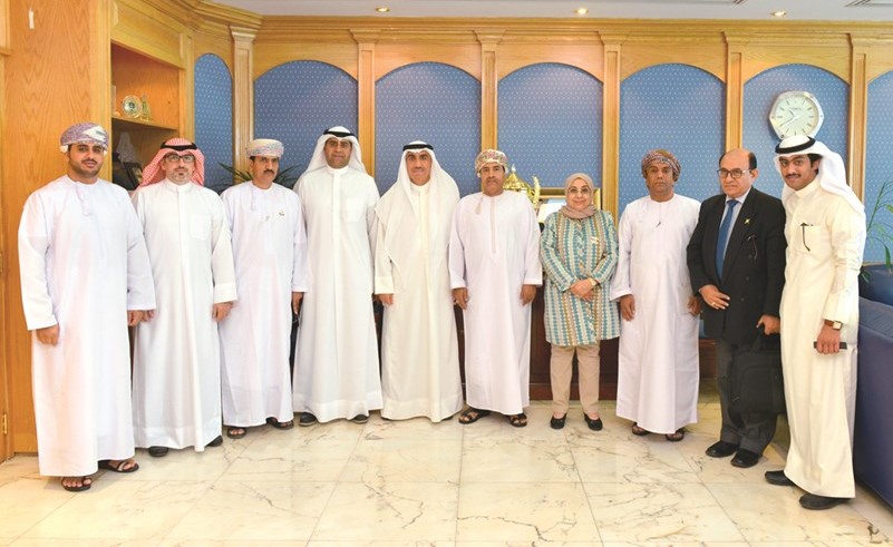 مدير جامعة الكويت استقبل وفداً من هيئة الوثائق والمحفوظات الوطنية بسلطنة عُمان