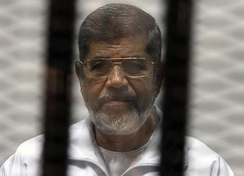محكمة مصرية تمد أجل الحكم بقضية اتهام الرئيس الاسبق محمد مرسي وآخرين باهانة القضاء