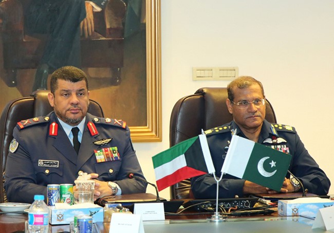 الكويت وباكستان تبحثان سبل تعزيز التعاون في مجال التدريب العسكري