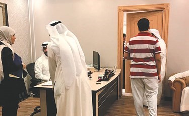 استقبال وزير الصحة لمراجعين لديهم بعض الملاحظات ﻿