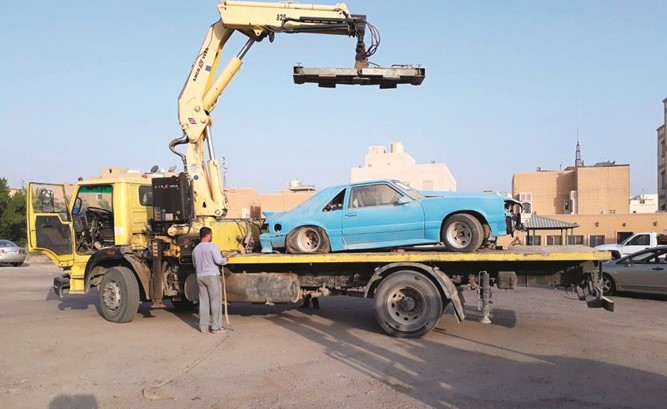 رفع السيارات المهملة بالشوارع والساحات﻿