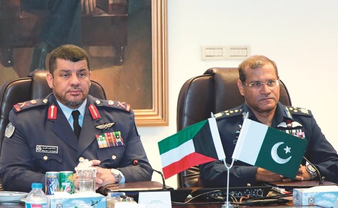 اللواء الركن طيار عبدالله الفودري والمارشال سهيل أمان ﻿
