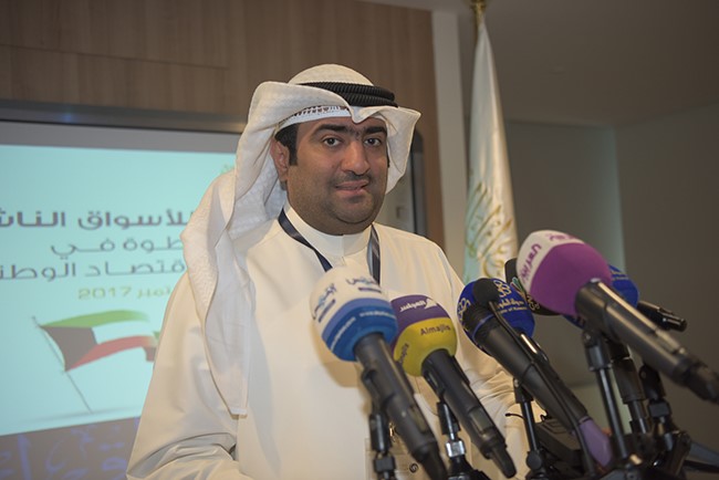  وزير التجارة والصناعة وزير الدولة لشؤون الشباب بالوكالة خالد الروضان متحدثا في المؤتمر الصحافي (محمد هنداوي)