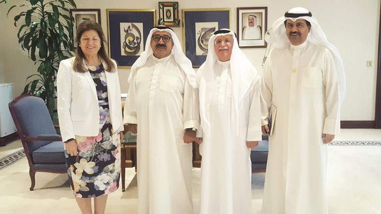 الشيخ ناصر صباح الأحمد مستقبلا د.سميرة عمر ود.محمد العطار وعبدالمحسن الهارون﻿