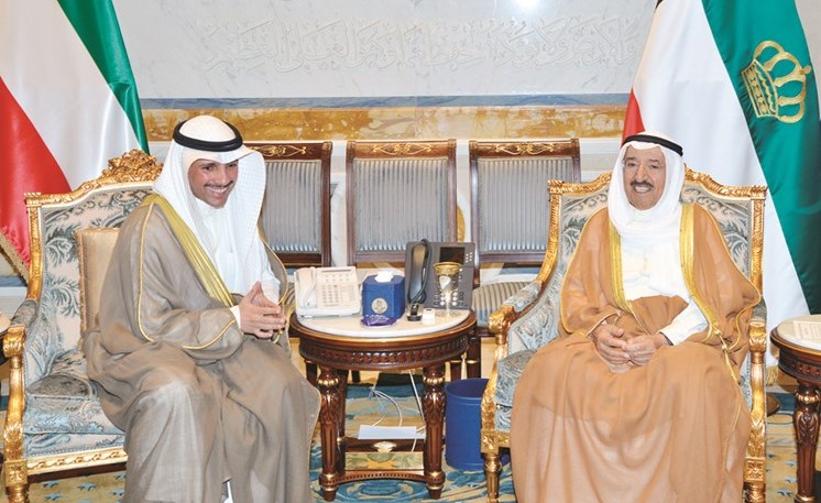 صاحب السمو الأمير الشيخ صباح الأحمد خلال استقباله مرزوق الغانم﻿