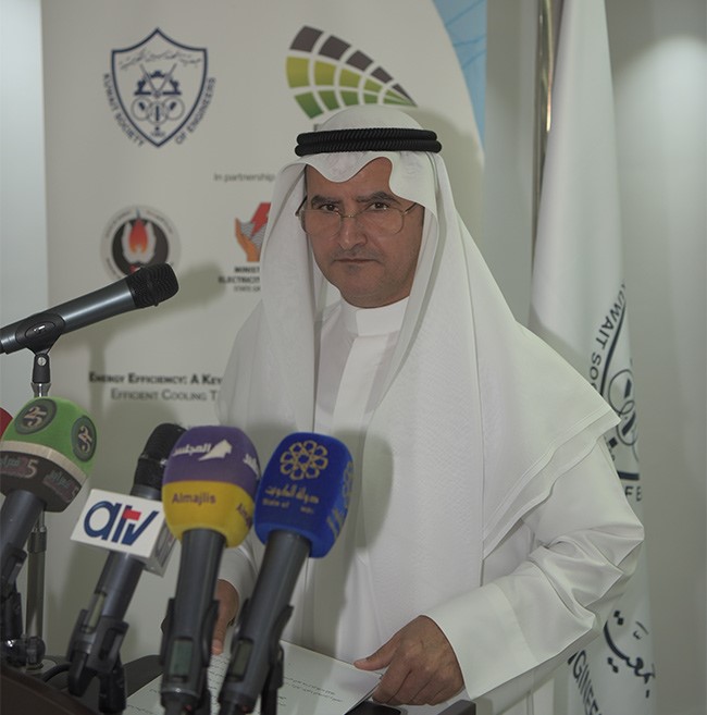 وزير الكهرباء والماء عصام المرزوق في كلمة له خلال افتتاح ورشة عمل كفاءة الطاقة وتكنولوجيا التبريد التي نظمتها جمعية المهندسين ( محمد هنداوي)