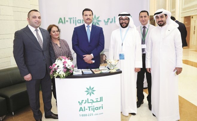 وزير الصحة د.جمال الحربي في جناح التجاري﻿