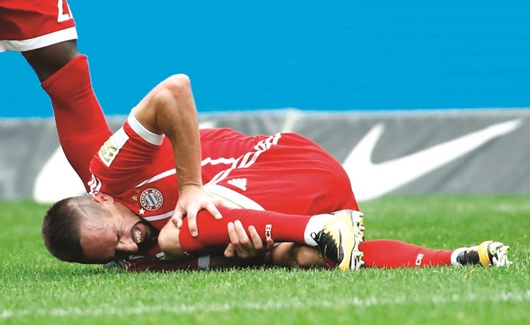 فرانك ريبيري متألما بسبب الإصابة﻿