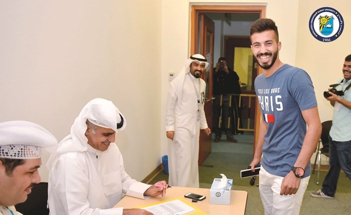 جانب من التصويت في إحدى لجان الطلبة﻿