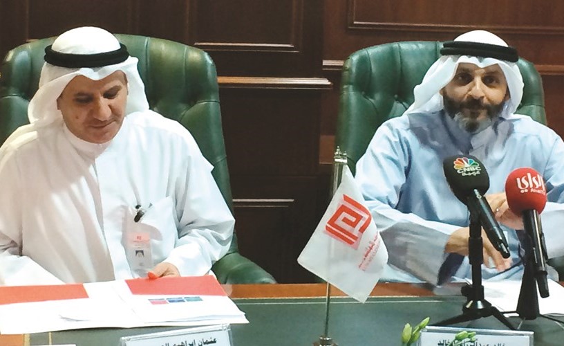 الخالد والعيسى اثناء المؤتمر الصحافي أمس﻿