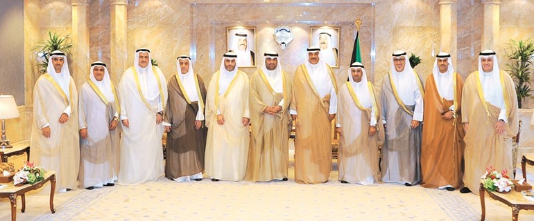 الشيخ صباح الخالد خلال استقباله خالد الروضان ود.نايف الحجرف وأعضاء مجلس مفوضي هيئة أسواق المال ورئيس وأعضاء مجلس إدارة شركة بورصة الكويت﻿