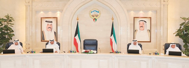 الشيخ صباح الخالد والشيخ محمد الخالد والشيخ خالد الجراح خلال الاجتماع﻿