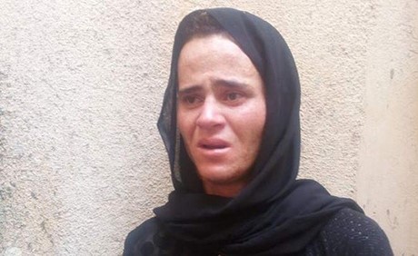 بالصور.. هذا ما حدث لعاشق ارتدى النقاب لمقابلة حبيبته