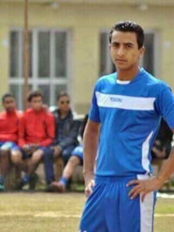 جريمة مروعة بمصر.. قتلوا لاعب كرة قدم ورموه بالشارع