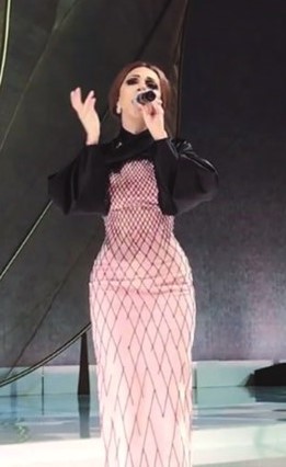 ميريام أثناء الحفل﻿