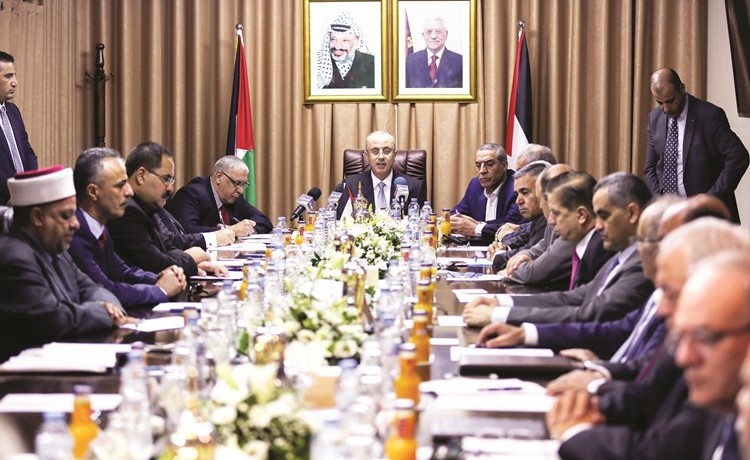 الاجتماع المشترك بين حكومة الوفاق الوطني الفلسطينية برئاسة رامي الحمدالله واللواء خالد فوزي والوفد المصري إلى غزة	(ا.پ) ﻿
