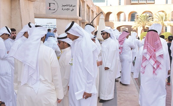 إقبال من الطلبة على التصويت﻿