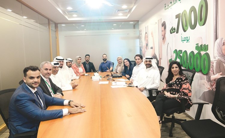 الإدارة التنفيذية وموظفو البنك خلال السحب﻿