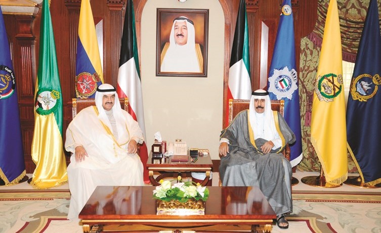سمو ولي العهد الشيخ نواف الأحمد مستقبلا سمو الشيخ ناصر المحمد﻿