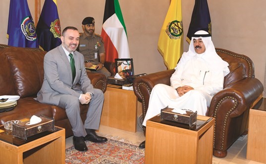 الشيخ محمد الخالد مستقبلا السفير كريستيان نخلة﻿