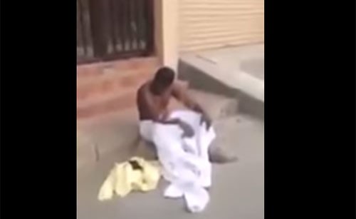بالفيديو...انفجار سخان مياه كهربائي يحرق شاباً ويدمر منزلاً