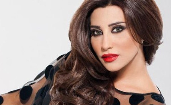 بالفيديو.. نجوى كرم تتخلى عن نجوميتها وتنشر مقطع صادم لمتابعيها من المنزل !