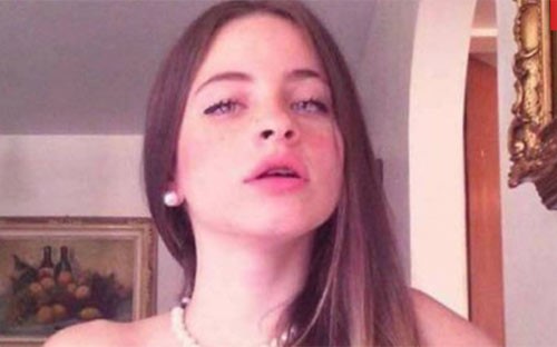 هل تذكرون طفلة "قمرين" لعمرو دياب.. هكذا أصبحت بعد 18 عاماَ