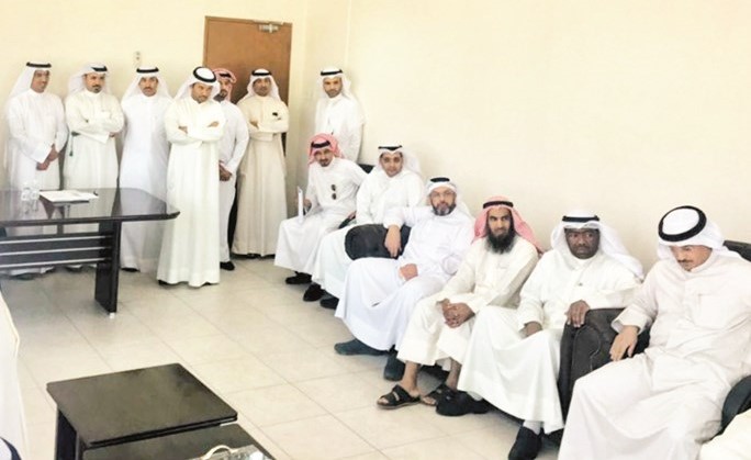 عدد من أعضاء الإدارة القانونية خلال اللقاء مع الوزير الجبري﻿