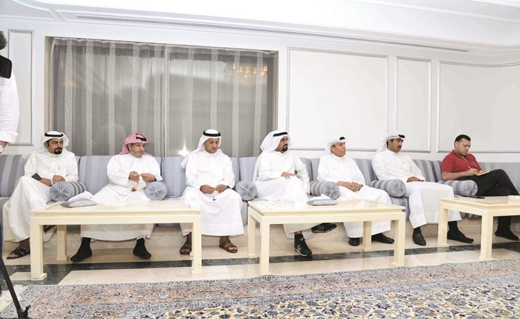 جانب من الحضور خلال المؤتمر الصحافي﻿