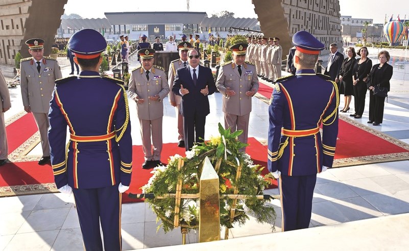 الرئيس عبدالفتاح السيسي يضع أكاليل الزهور على قبر الجندي المجهول احتفالا بالذكرى 44 لحرب أكتوبر ﻿