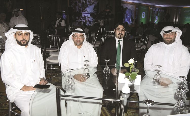 رئيس التحرير الزميل يوسف خالد المرزوق ومسؤول العلاقات العامة الزميل يوسف إبراهيم﻿