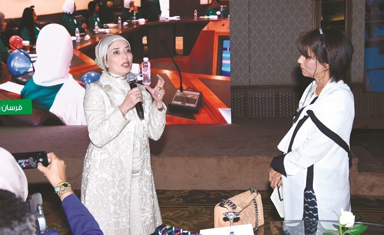 البقشي متحدثة خلال الحفل﻿
