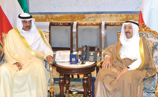 صاحب السمو الأمير الشيخ صباح الأحمد مستقبلا الشيخ صباح الخالد﻿