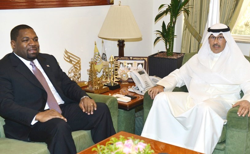 الشيخ فواز الخالد مستقبلا سفير سوازيلاند سوتجا دلاميني﻿