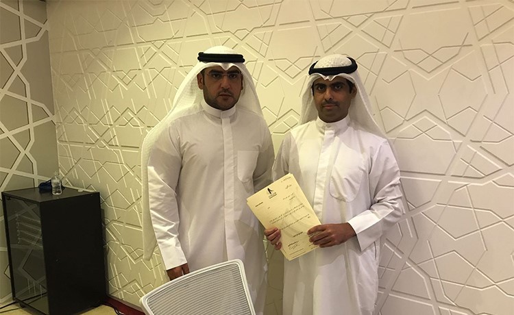  ﻿رياض العدساني ود. عبدالكريم الكندري يحملان استجوابهما﻿
