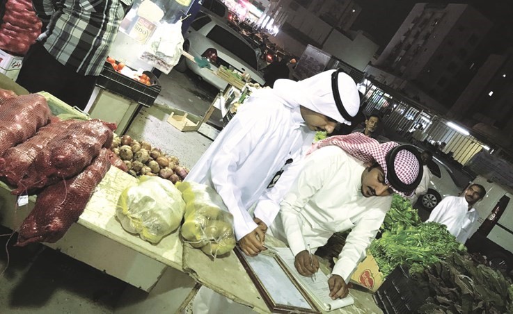 تحرير إحدى المخالفات ﻿