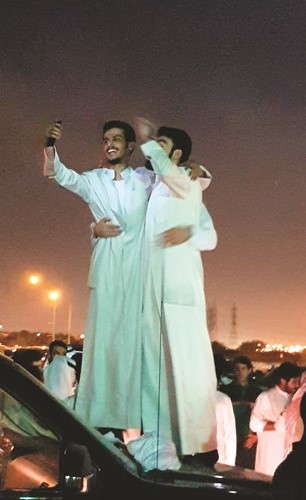 من احتفالات الطلبة بالفوز﻿