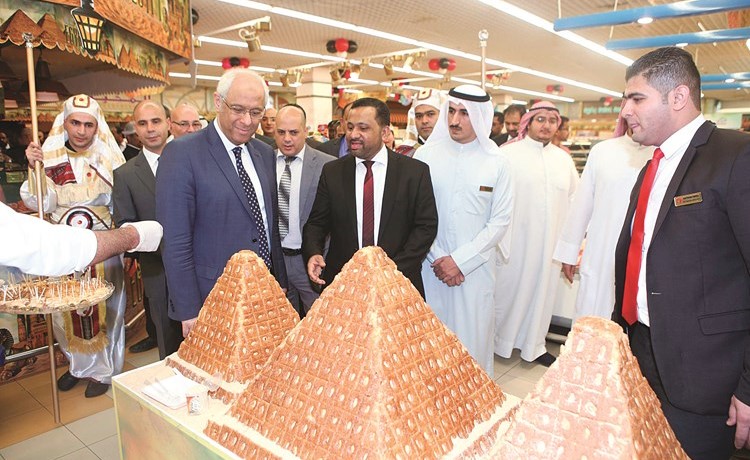 حلويات بأنواع وأشكال مختلفة﻿