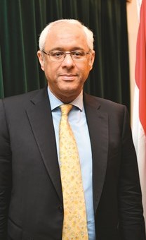 السفير المصري ياسر عاطف 	﻿