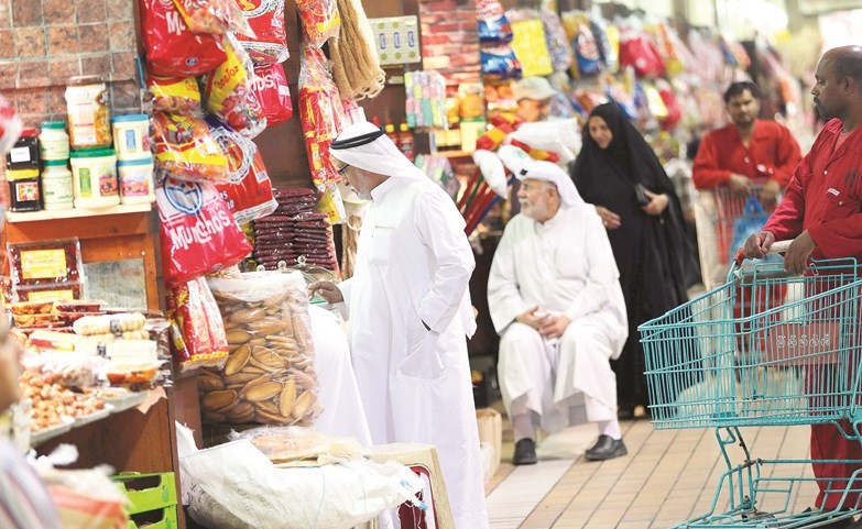 ثقة المستهلك بالكويت لأعلى مستوياتها في عامين لكن «كبار السن» ما زالوا قلقين على الأوضاع الاقتصادية