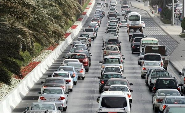 لهذا السبب.. تأكد من ترك مسافة 25 سم بينك وبين مقود السيارة