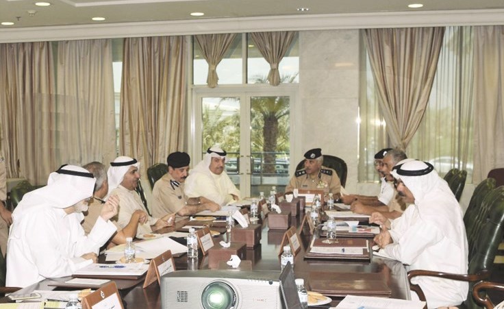 ﻿الفريق محمود الدوسري متوسطا أعضاء اللجنة العامة لشؤون الشرطة﻿