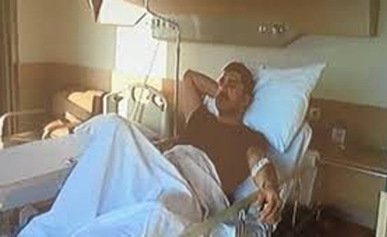 بالصور.. نجم تركي ينقل الى المستشفى بعدما فقد وعيه في موقع تصوير أشهر المسلسلات